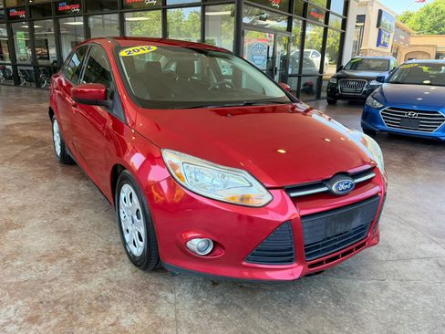 Used 2012 Ford Focus SE FWD image 1