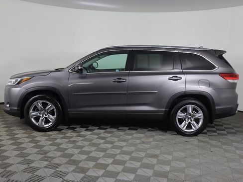 Used 2018 Toyota Highlander Limited image 19