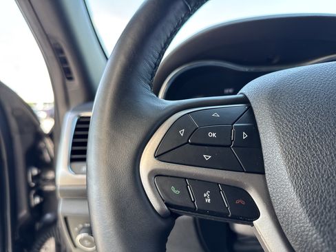 Used 2018 Jeep Grand Cherokee Altitude AWD/4WD image 19