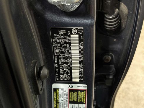 Used 2015 Toyota Corolla LE FWD image 14