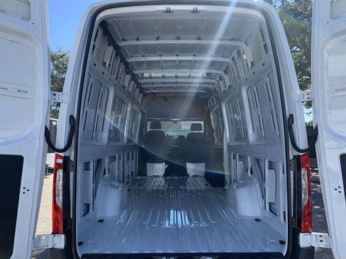 Used 2023 Mercedes-Benz Sprinter 2500 image 10