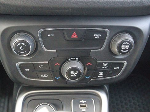 Used 2019 Jeep Compass Latitude w/ Cold Weather Group AWD/4WD image 23