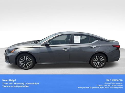 Used 2025 Nissan Altima 2.5 SV FWD image 2