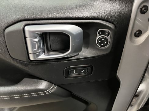 Certified 2023 Jeep Gladiator Overland image 18