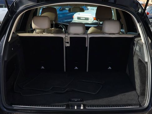 Used 2018 Mercedes-Benz GLC 300 w/ Premium Package image 23