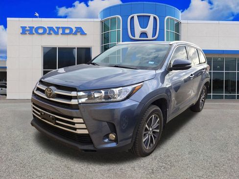 Used 2018 Toyota Highlander XLE image 5