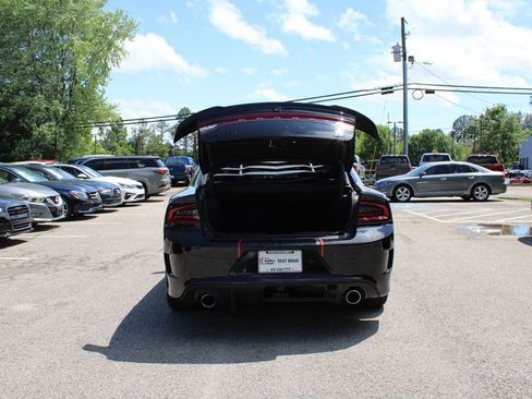 Used 2019 Dodge Charger Scat Pack w/ Dynamics Package RWD image 9