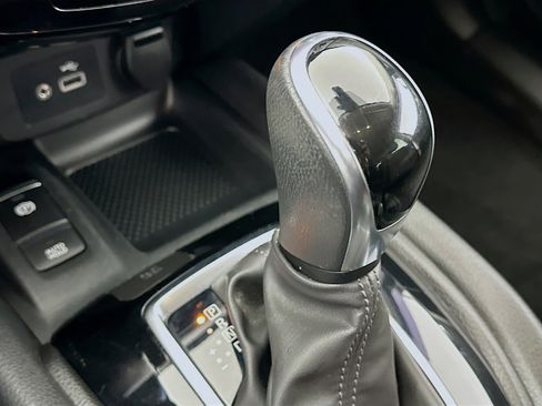 Used 2019 Nissan Rogue SV w/ Premium Package image 24