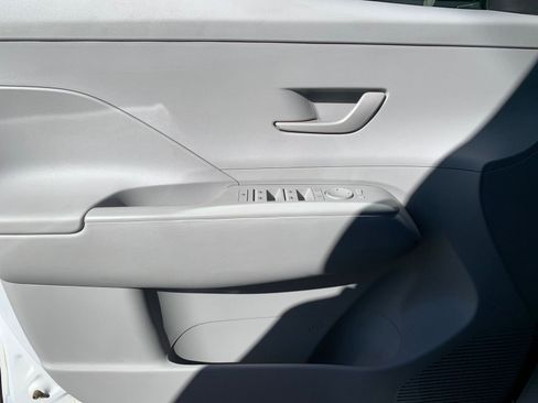 Used 2025 Hyundai Kona SEL image 20