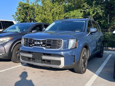 Certified 2023 Kia Telluride S w/ S Sunroof Package AWD/4WD image 3
