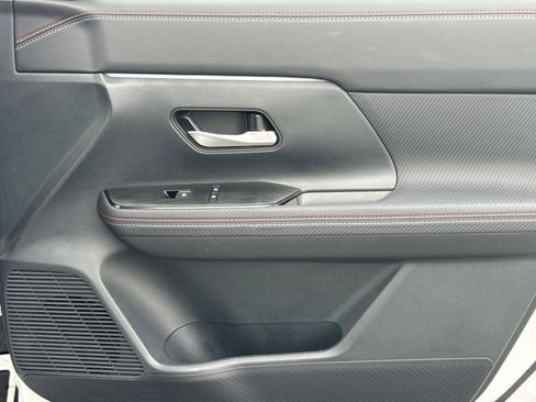 Certified 2025 Nissan Kicks SR image 23