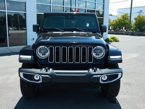 Used 2025 Jeep Wrangler Unlimited Sahara AWD/4WD image 2