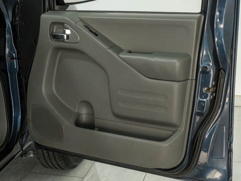 Used 2016 Nissan Frontier SV image 39