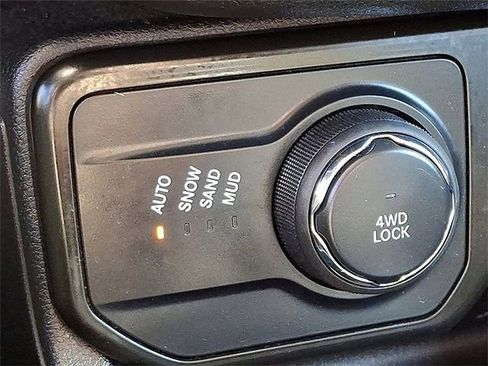 Used 2022 Jeep Renegade Latitude w/ Convenience Group AWD/4WD image 25