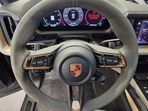 Certified 2025 Porsche Cayenne GTS AWD/4WD image 17