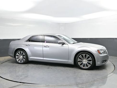 Used 2014 Chrysler 300 S RWD image 5