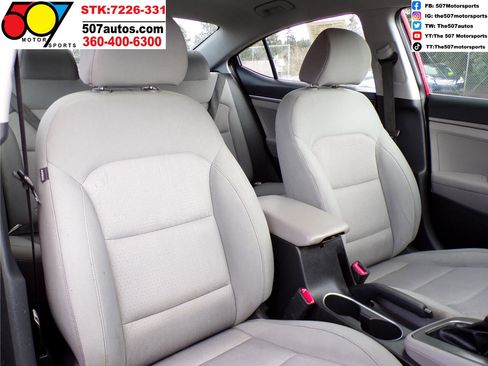 Used 2017 Hyundai Elantra SE image 29