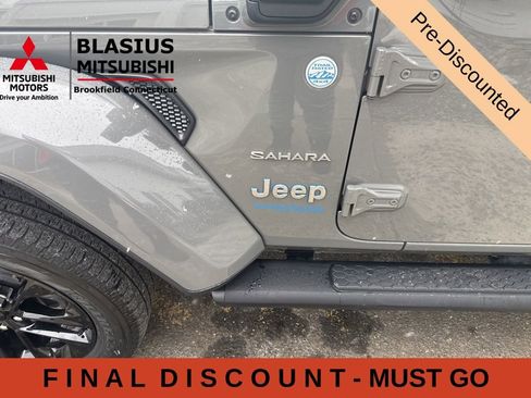 Used 2021 Jeep Wrangler Unlimited Sahara w/ Cold Weather Group AWD/4WD image 19