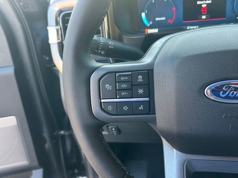 New 2026 Ford F250 Lariat w/ Black Appearance Package image 38