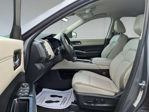 Used 2026 Nissan Pathfinder SL FWD image 16