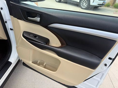 Used 2015 Toyota Highlander XLE AWD/4WD image 18