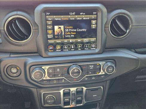 Used 2021 Jeep Gladiator Overland image 10