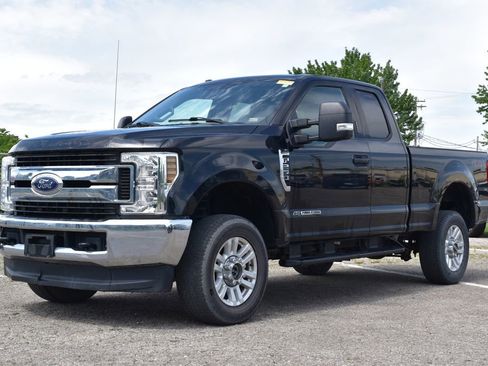 Used 2019 Ford F250 XLT AWD/4WD image 1