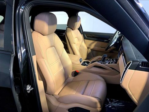 Certified 2023 Porsche Cayenne AWD/4WD image 18