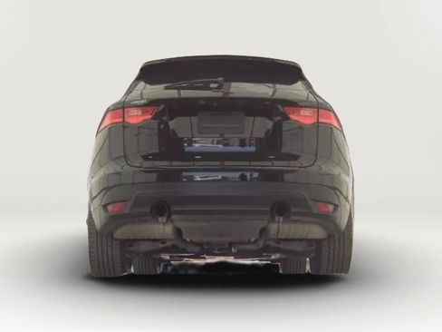 Used 2019 Jaguar F-PACE Premium image 7