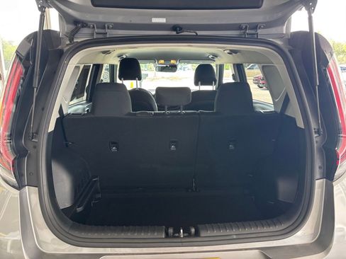 Used 2025 Kia Soul LX w/ LX Technology Package FWD image 30