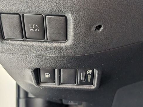 Used 2019 Toyota C-HR LE FWD image 13