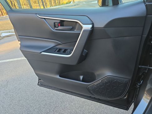 Used 2021 Toyota RAV4 LE image 26