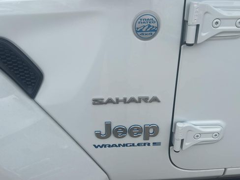 Used 2023 Jeep Wrangler Unlimited Sahara w/ Cold Weather Group AWD/4WD image 10