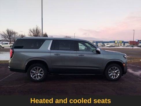 Used 2025 Chevrolet Suburban Premier image 8