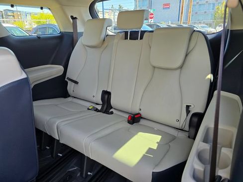 New 2026 Kia Carnival EX FWD image 14