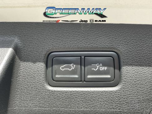 Used 2024 Kia Telluride EX w/ EX Captain's Chair Package FWD image 9