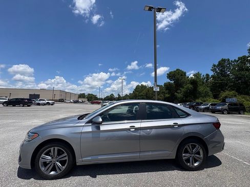 Used 2024 Volkswagen Jetta SE FWD image 5