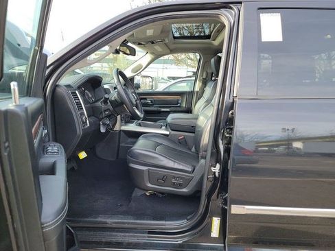 Used 2018 RAM 1500 Laramie w/ Convenience Group AWD/4WD image 14