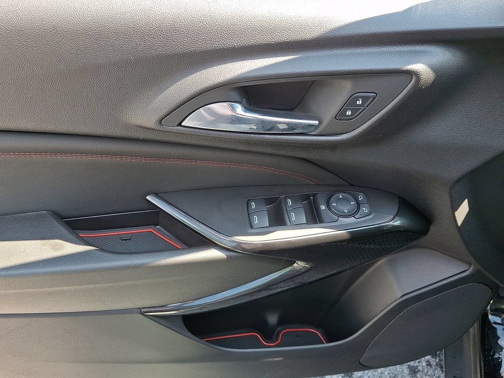 Used 2024 Chevrolet Trax RS w/ Driver Confidence Package FWD image 14