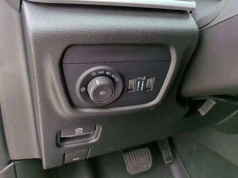 Used 2025 Jeep Grand Cherokee Limited w/ Black Appearance Package RWD image 15