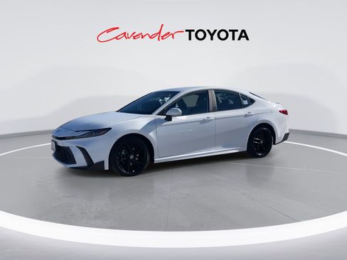 Used 2026 Toyota Camry SE image 4