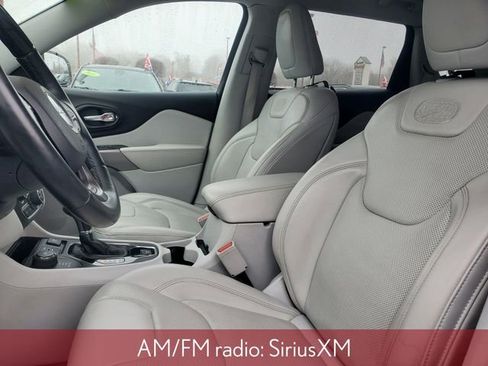 Used 2019 Jeep Cherokee Overland w/ Technology Group image 13