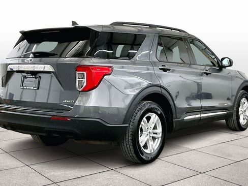 Used 2022 Ford Explorer XLT image 12