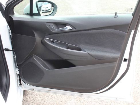 Used 2017 Chevrolet Cruze LS image 15