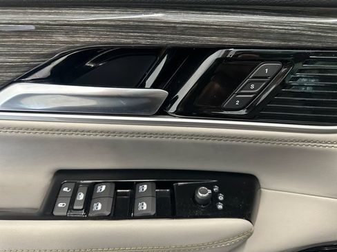 Used 2022 Jeep Wagoneer Series III w/ Premium Group I AWD/4WD image 33