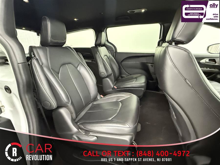 Used 2024 Chrysler Pacifica Limited FWD image 37