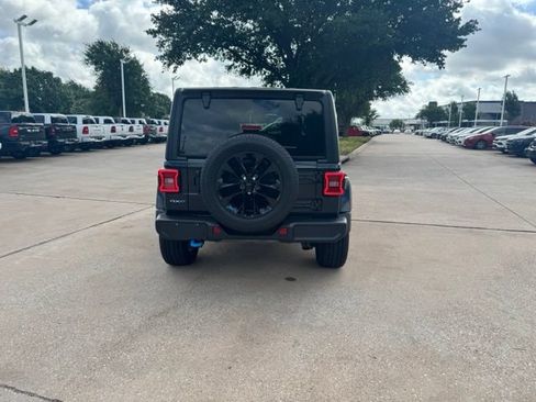 Used 2023 Jeep Wrangler Unlimited Sahara AWD/4WD image 7