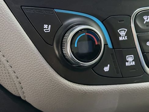 Used 2019 Chevrolet Equinox Premier FWD image 20