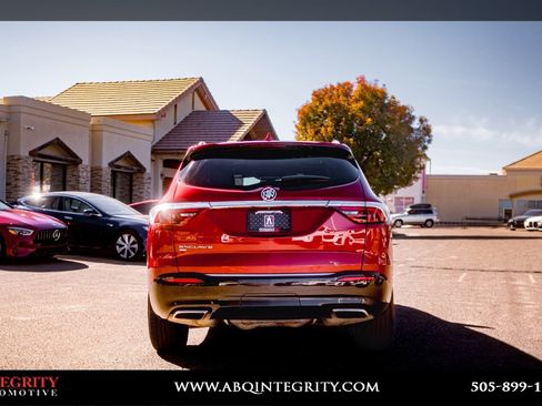 Used 2023 Buick Enclave Essence image 6