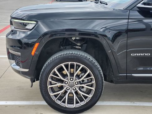 Used 2025 Jeep Grand Cherokee L Summit w/ Advanced Protech Group IV AWD/4WD image 10